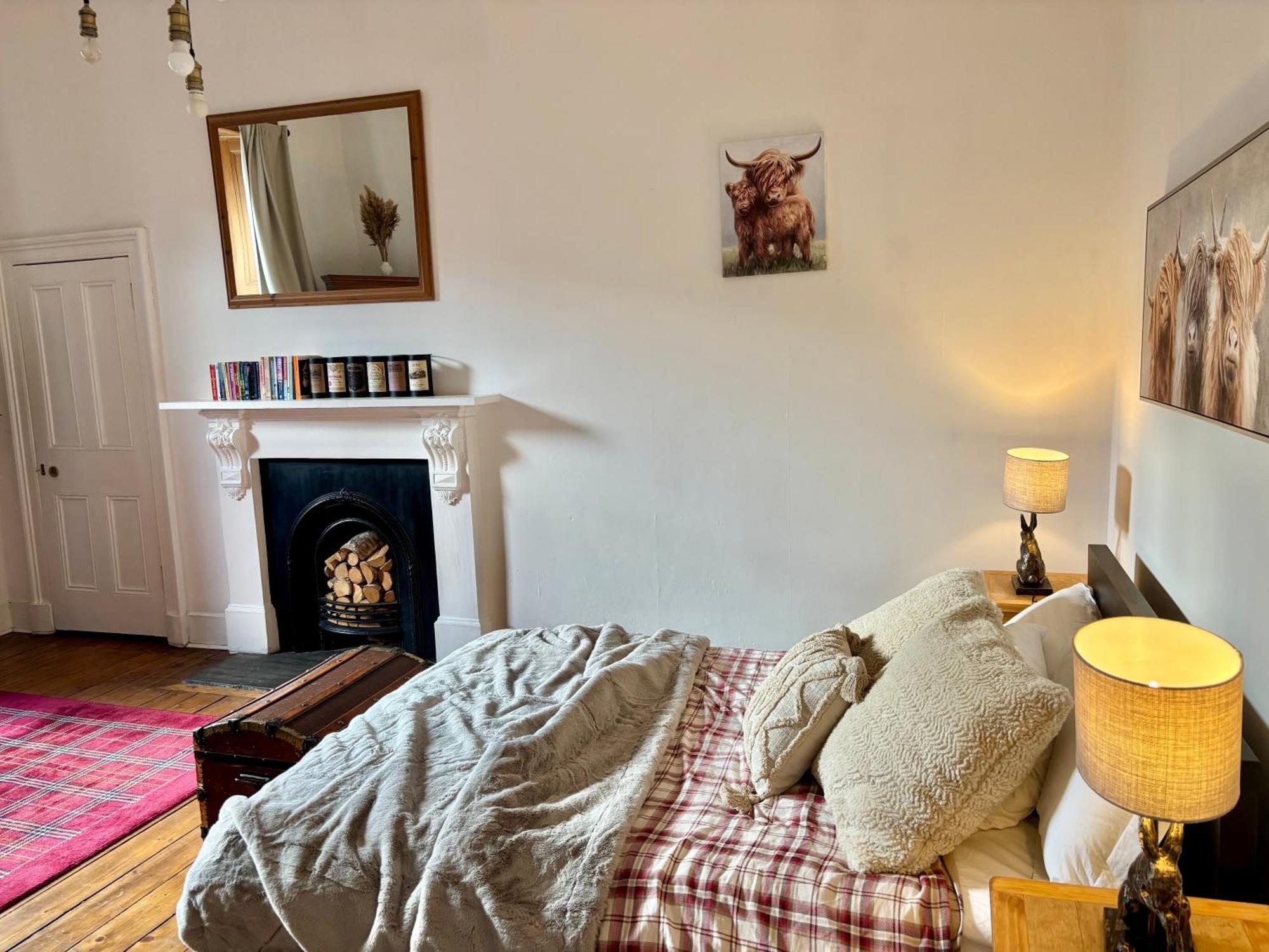 Bread Street, And Spacious One Bed Flat * Edinburgh